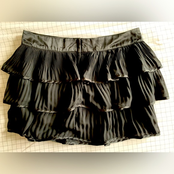 Black mini skirt - Picture 3 of 4